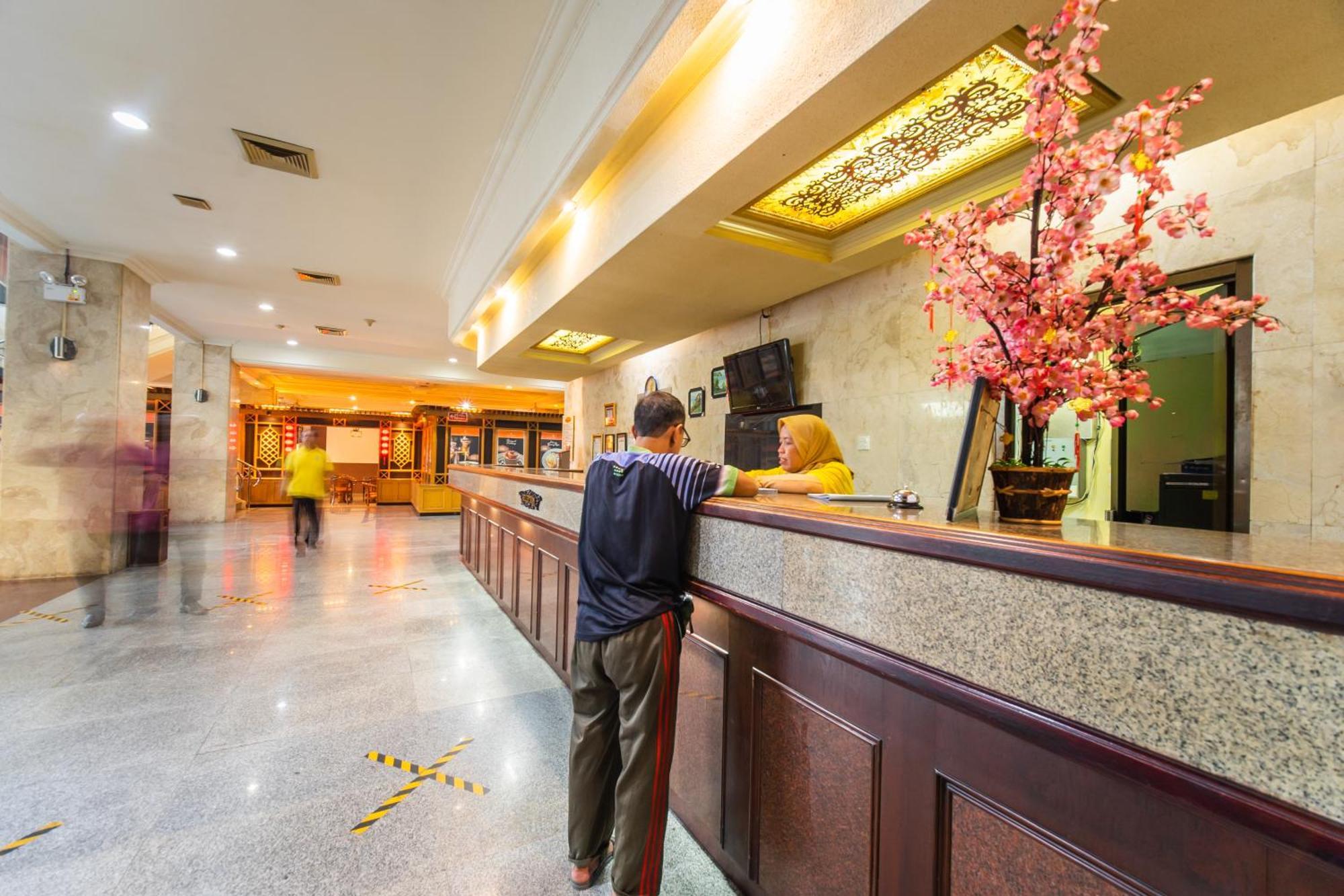 Adika Hotel Bahtera Klandasan Kecil Exterior foto